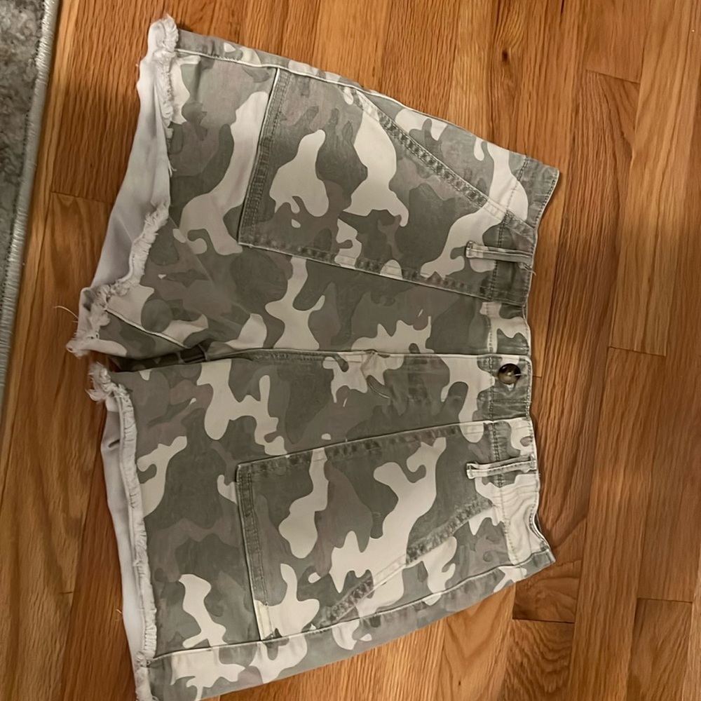 DEAR JOHN Camo Rough Edge Shorts Size 26